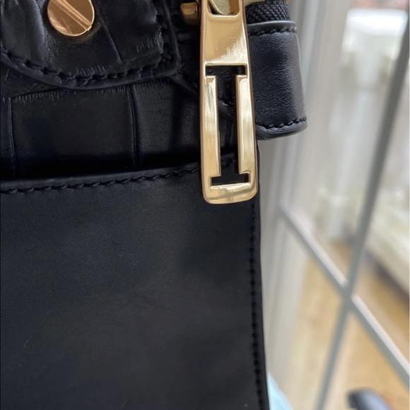 Issac Misrahi leather clutch with zipper embellishment - Picture 5 of 8